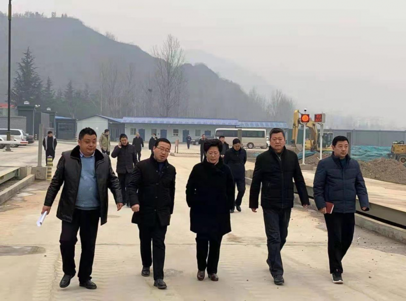 【子公司動(dòng)態(tài)】提升政治站位 打造綠色國企--嵩縣縣長宗玉紅到榮弘公司調(diào)研